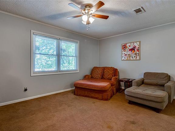 3rd image of 63 Leicester Dr