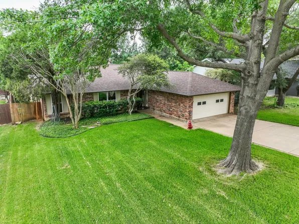 740 Montvale Dr, Mansfield, TX 76063