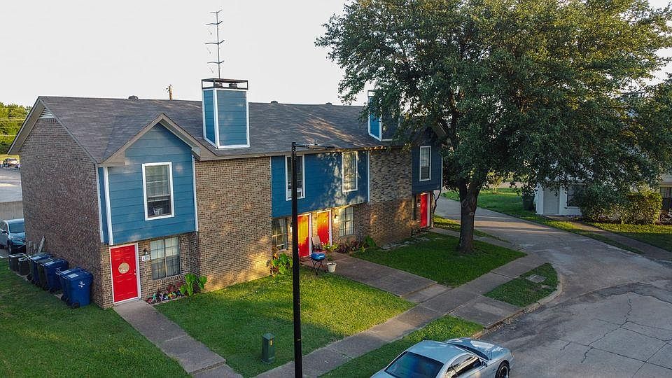 1st image of 2810 Wimbledon Ct APT C