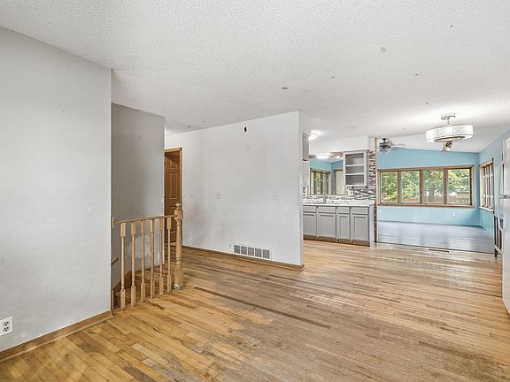 2nd image of 610 4th St W