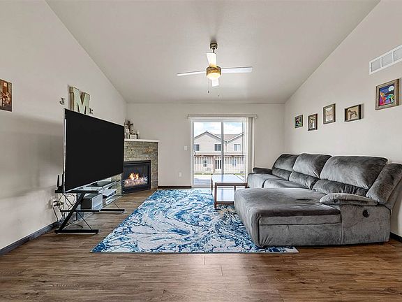 3rd image of 1240 Mary Ln