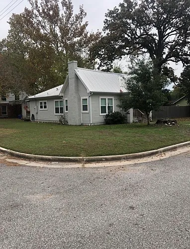 512 University St Photo 1