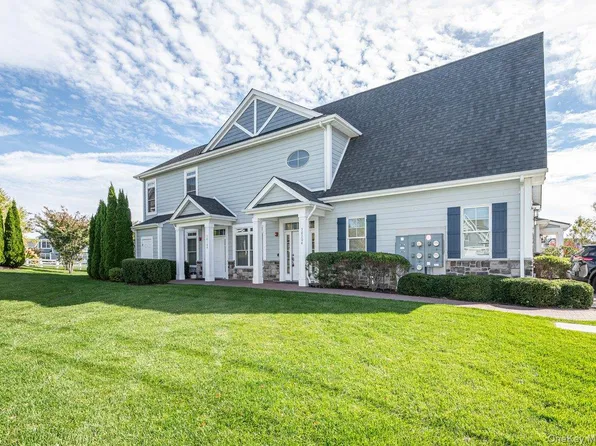 38204 Winterberry Drive, Plainview, NY 11803
