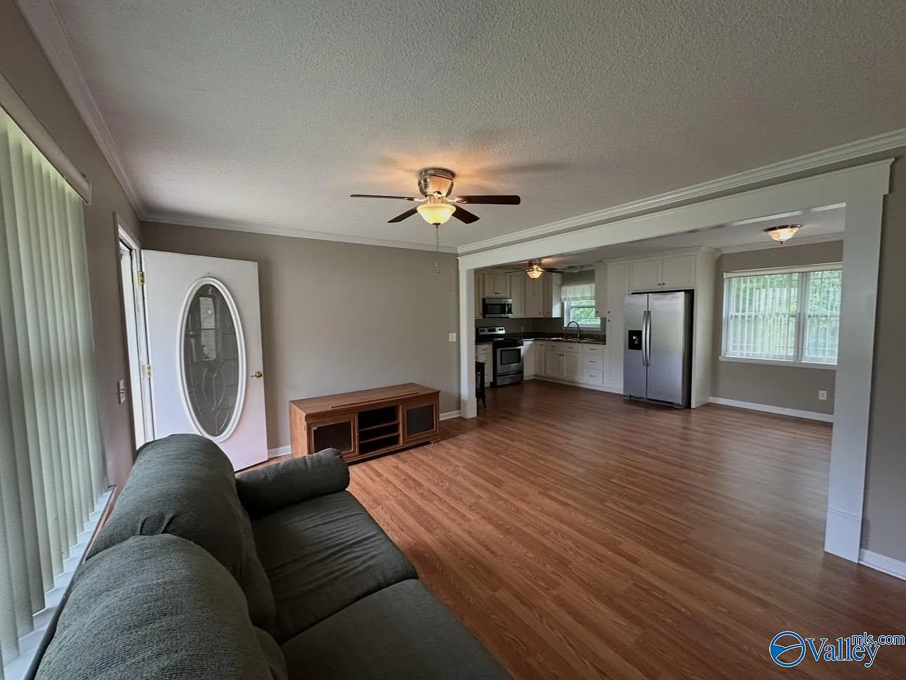 3 bed, 1056 sqft, $1,350 — Photo 4