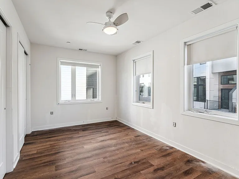 Graduate Pointe — Photo 171