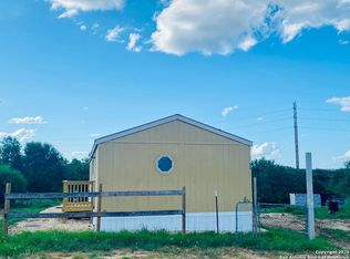 698 Forest Creek Rd, Devine, TX 78016