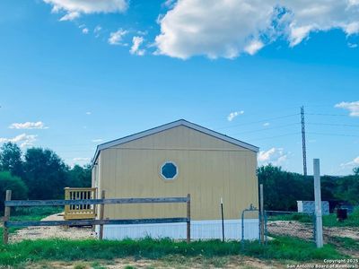 698 Forest Creek, Devine, TX, 78016