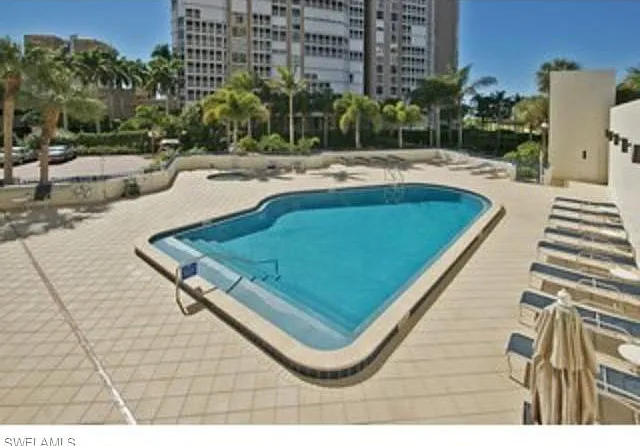 3 bed, 3.0 bath, 2100 sqft, $11,000 — Photo 2