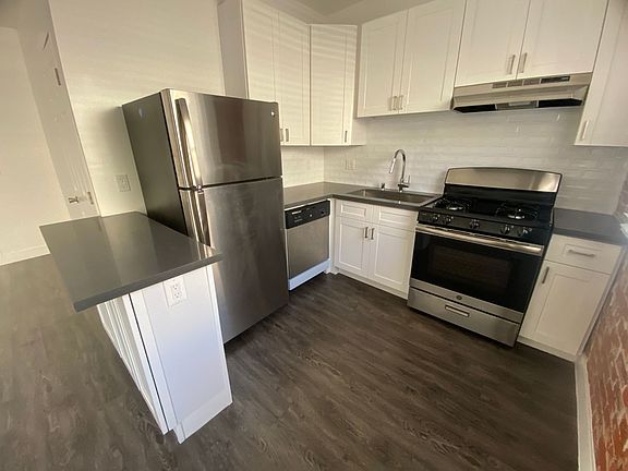 4th image of 1318 W Maryland St #107