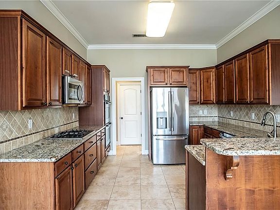 5th image of 219 Ledet Dr