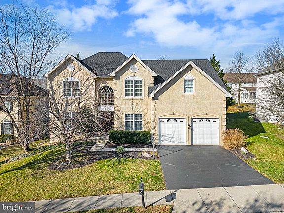 5th image of 219 River Crest Dr