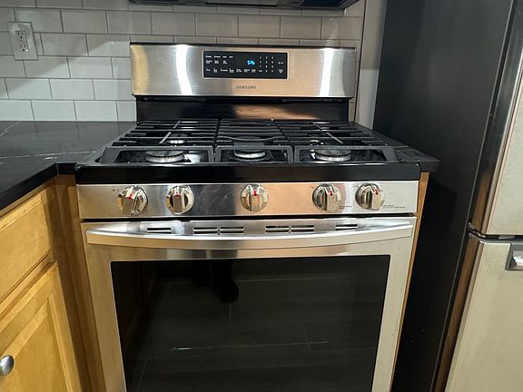 3rd image of 80 Mulberry Ave Floor 2