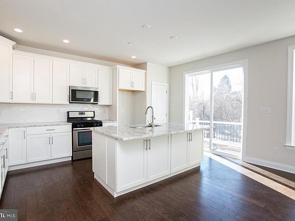 3rd image of 65 Lila Ln