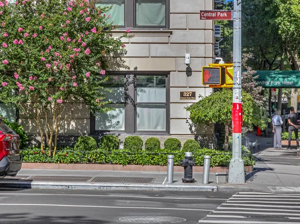 327 Central Park West image 23 of 24