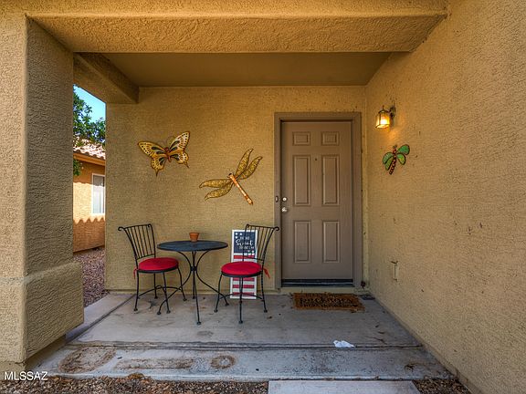 3rd image of 877 W Calle Barranca Seca