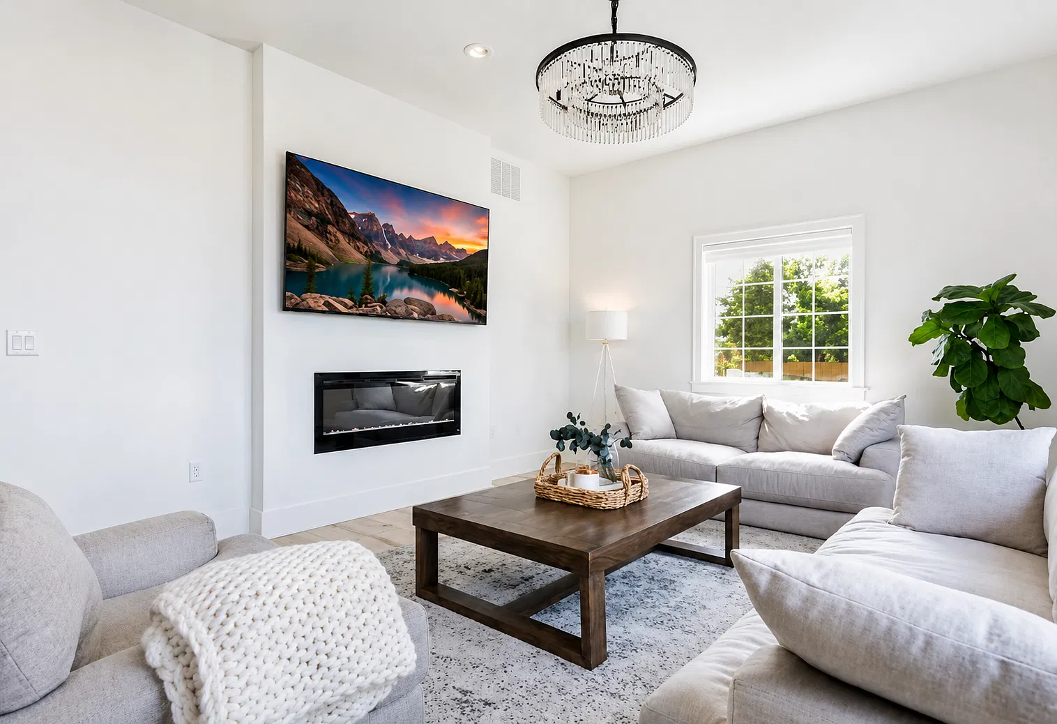 7 bed, 4477 sqft, $8,000 — Photo 3