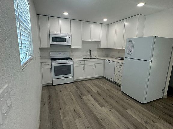 4th image of 202-204 Calla Ave #202