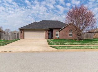 1304 Chitwood St, Pea Ridge, AR 72751
