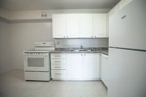 1547 Mississauga Valley Blvd — Photo 5