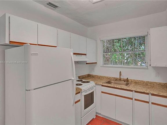 3rd image of 4400 Palmarito St