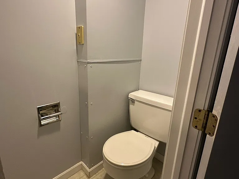 1444 Hyde Park Ave — Photo 18