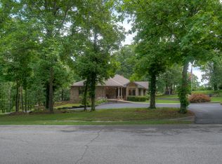 207 Crestview Dr, Seneca, MO 64865