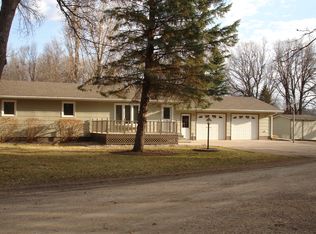 203 Oak Ridge Ln, Park River, ND 58270