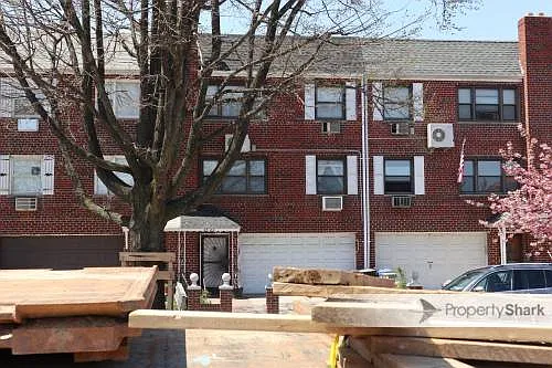 25-22 Parsons Blvd — Photo 1