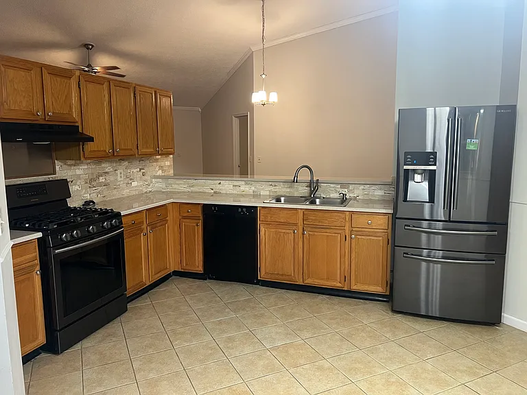 2401 Bentree Ct — Photo 7