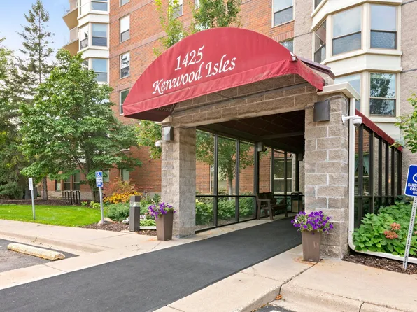 1425 W 28th St APT 322, Minneapolis, MN 55408