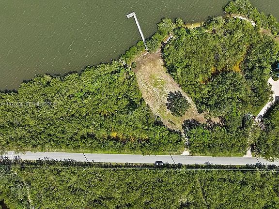 4th image of 250 Live Oak Drive