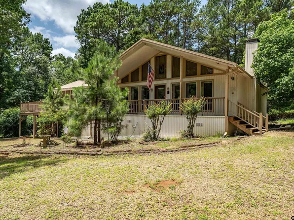 563 Branding Iron Ln, Holly Lake Ranch, TX 75765