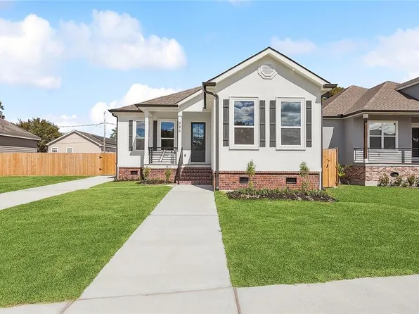 305 Mink St, Arabi, LA 70032