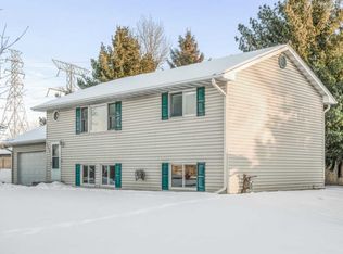 2396 County Road D E, Maplewood, MN 55109
