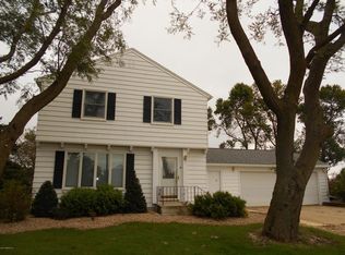 89699 185th St, Austin, MN 55912