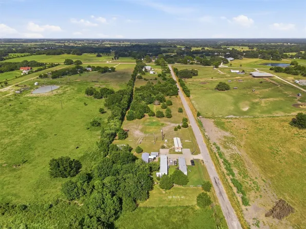 9355 Little Rocky Rd, Brenham, TX 77833