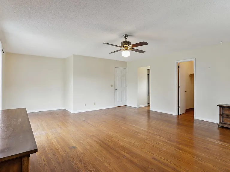 8218 Falmouth Ct — Photo 12