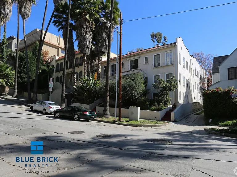1926 Whitley Ave #10 — Photo 3