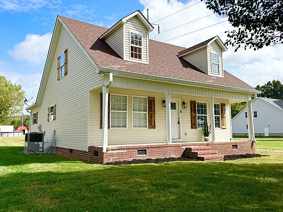 3rd image of 120 Cunningham Ln
