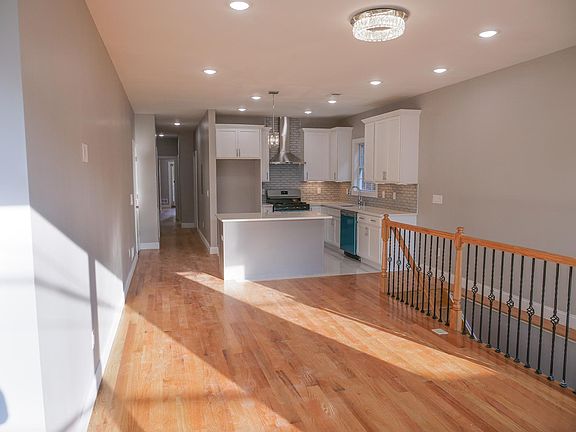 4th image of 329 N 10th St #1