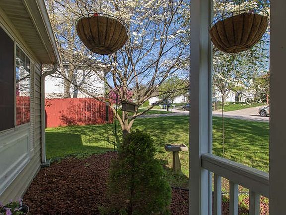 5th image of 383 E Briarwood Ln
