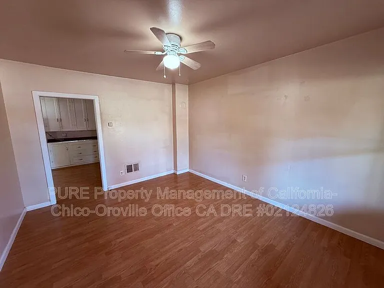 1532 Bridge St — Photo 3