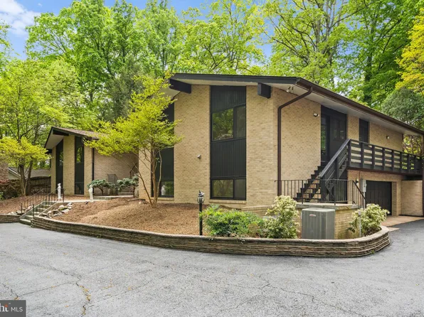 321 Twin Lake Dr, Fredericksburg, VA 22401