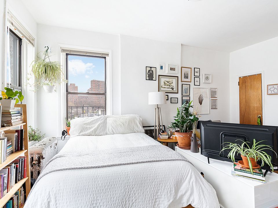 2nd image of 516 Carlton Ave #3R