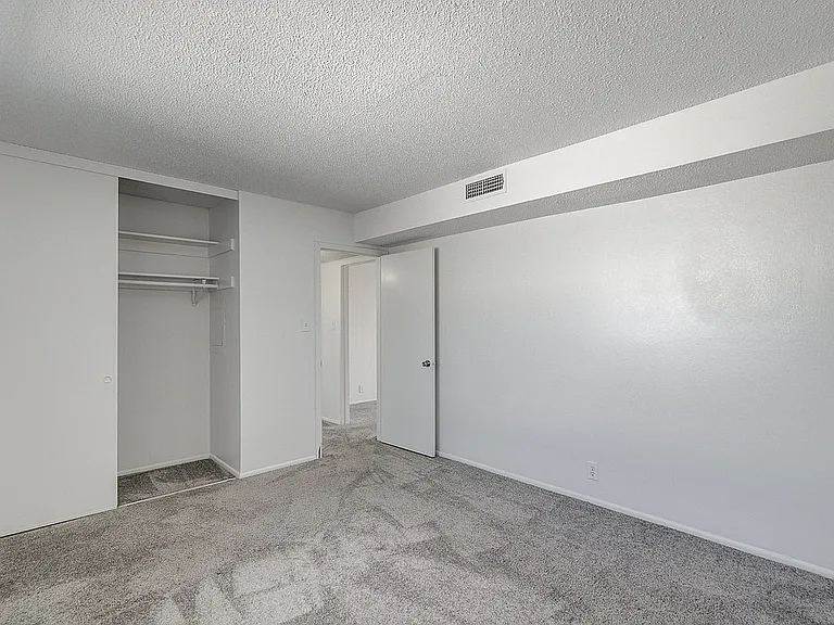 4805_Heidi St_unit 15-17