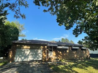 5599 Meadow Ln, Bedford Heights, OH