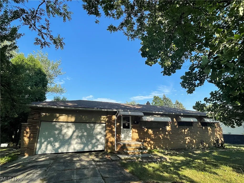 5599 Meadow Ln photo 1