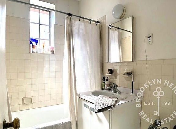 5th image of 269 Henry St APT A2