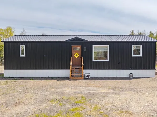 86 Hayman Ave, Saint Stephen, NB E3L 5E4