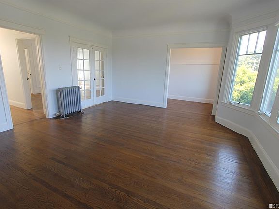 4th image of 1209 Oak St APT 3